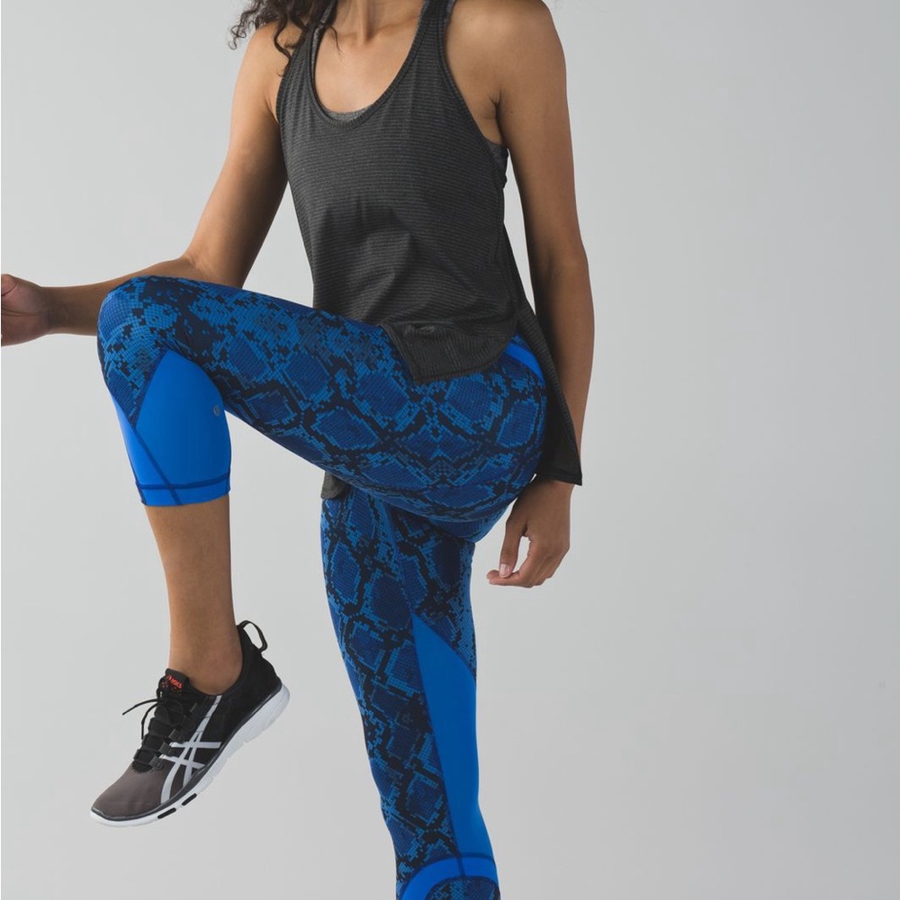 LULULEMON Run Inspire Crop II Mesh Mini Ziggy Snake Pipe Dream Blue Print Size 6